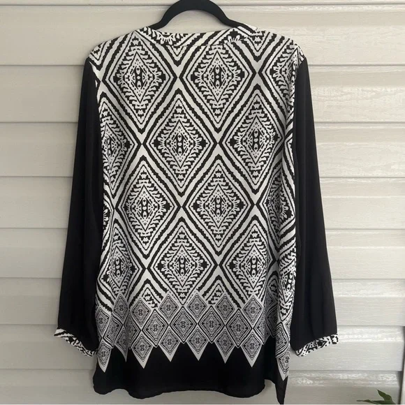 Chico’s Black & White Geo Print Tunic Top Size 2 (L) – Modern Boho Chic - Picture 3 of 8